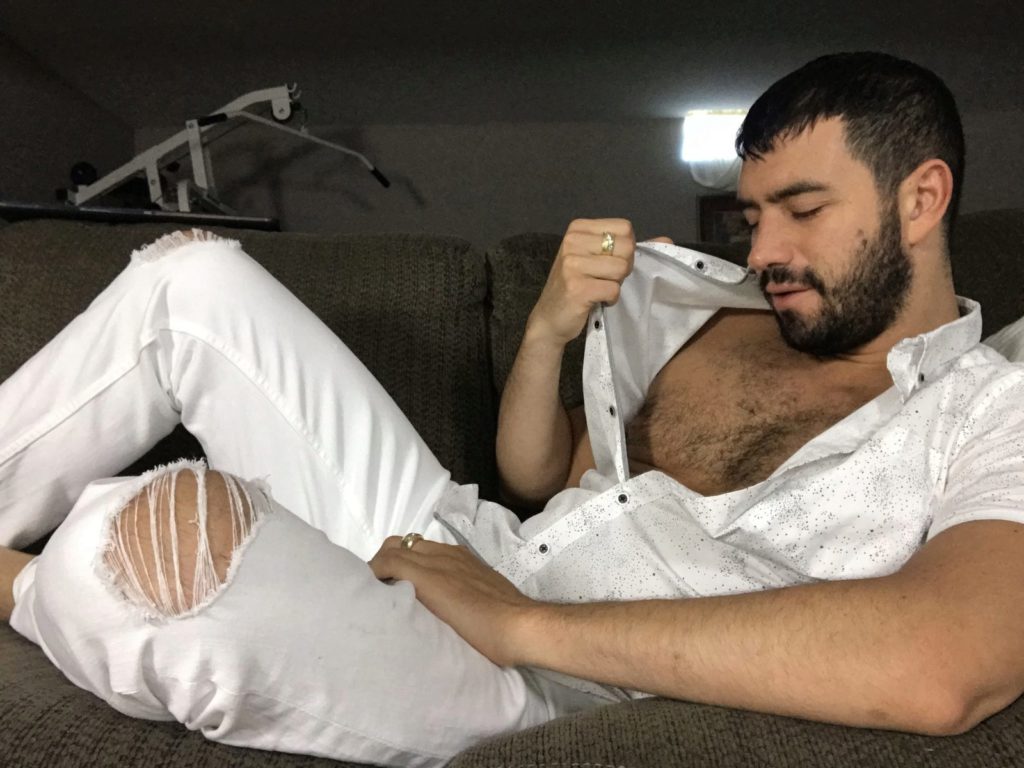Italian Gay live cam model Izzi streaming in his living room.